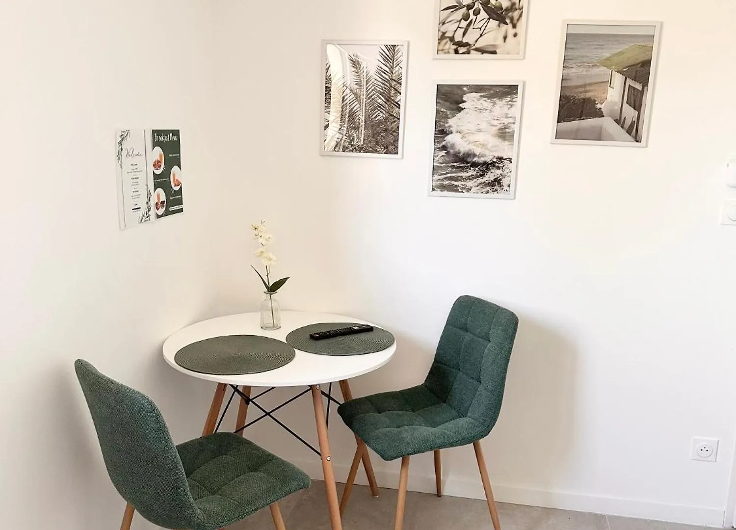 Chambre Avec Coin Repas & Fitness Beynost